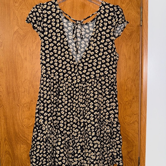 American Eagle Outfitters Black and White Daisy Dress - Picture 2 of 4